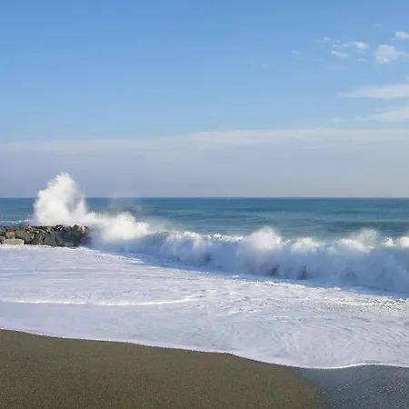 Le Finestre Sul Mare Apartment *