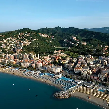 Le Finestre Sul Mare Apartment *
